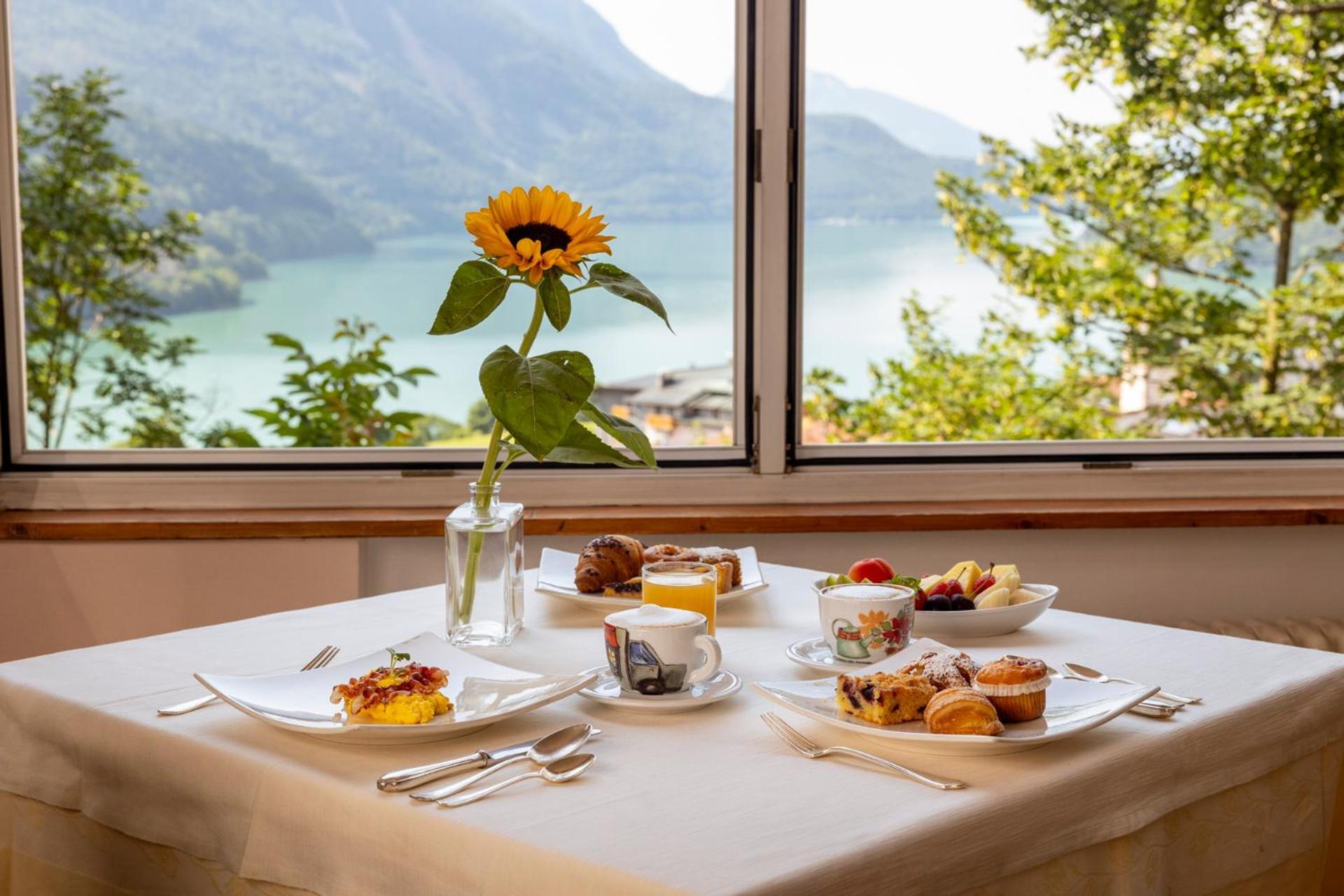 Hotel Londra Slow Living Molveno Ngoại thất bức ảnh